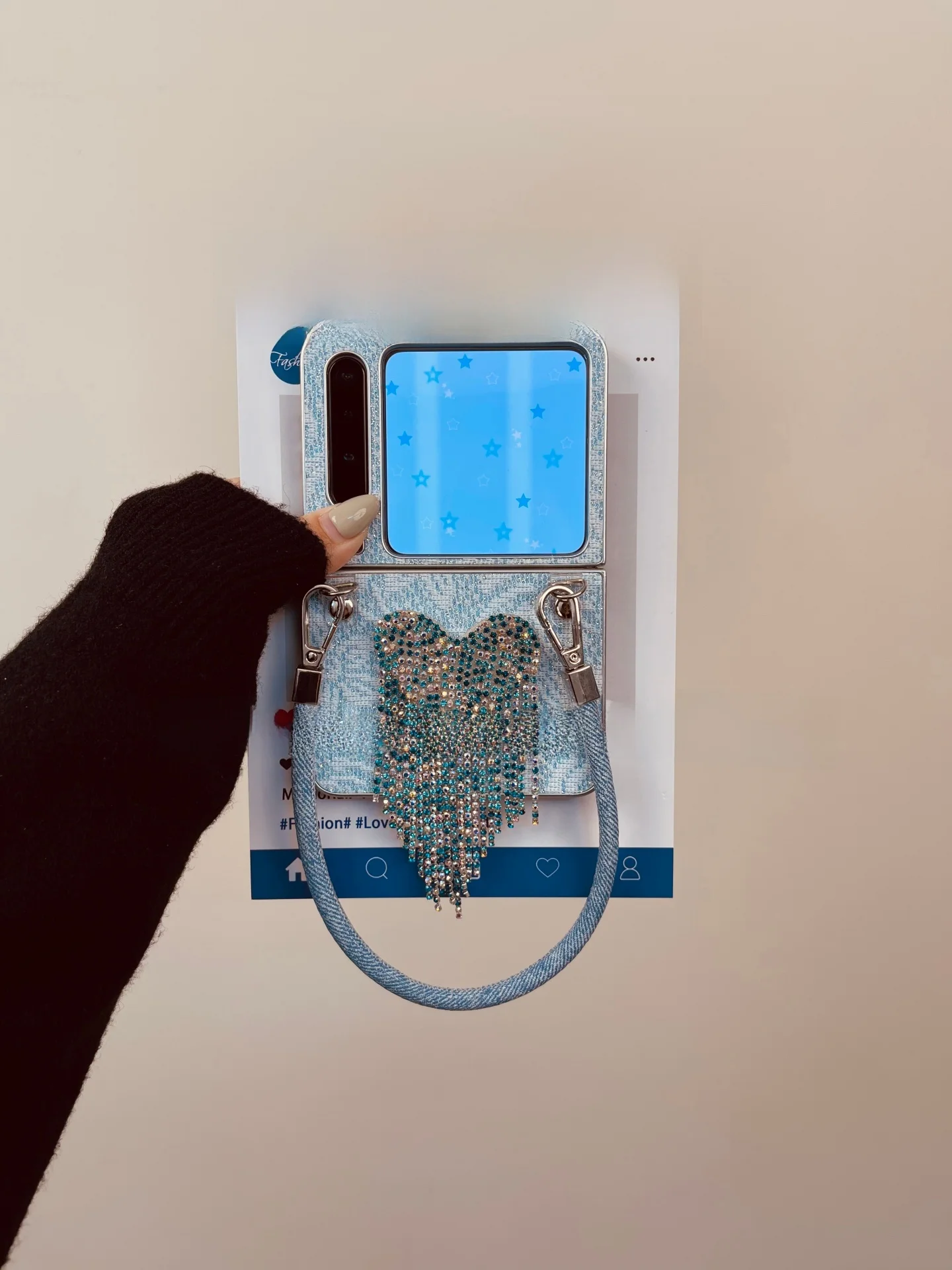 手帳型スマホケース ショルダー おしゃれ：華やかなハートと流れる房付きデザインの実用性とシーン別適用