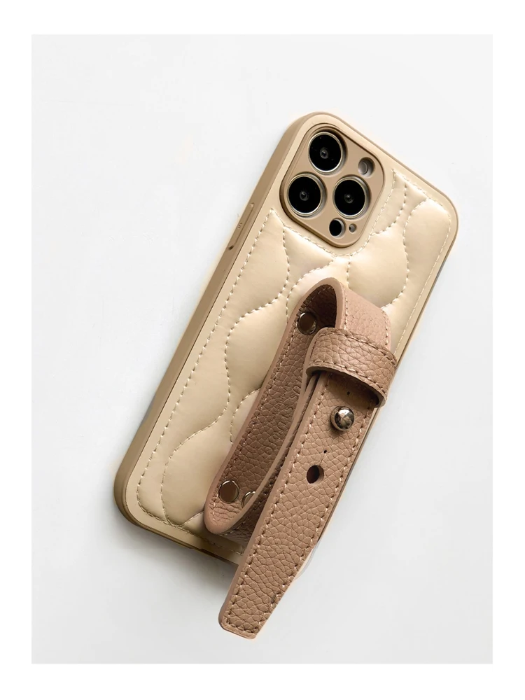 スマホケース ストラップ どうやってつけます？本革風の高級感が魅力のチェキ選びのコツとは