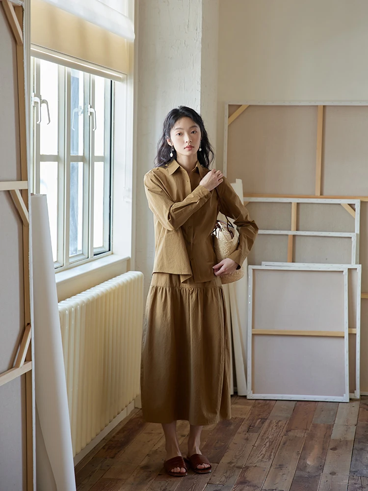 4月20度の服はどう選ぶ？長綿シャツと花苞スカートのヴィンテージスタイルが解決する春の悩み