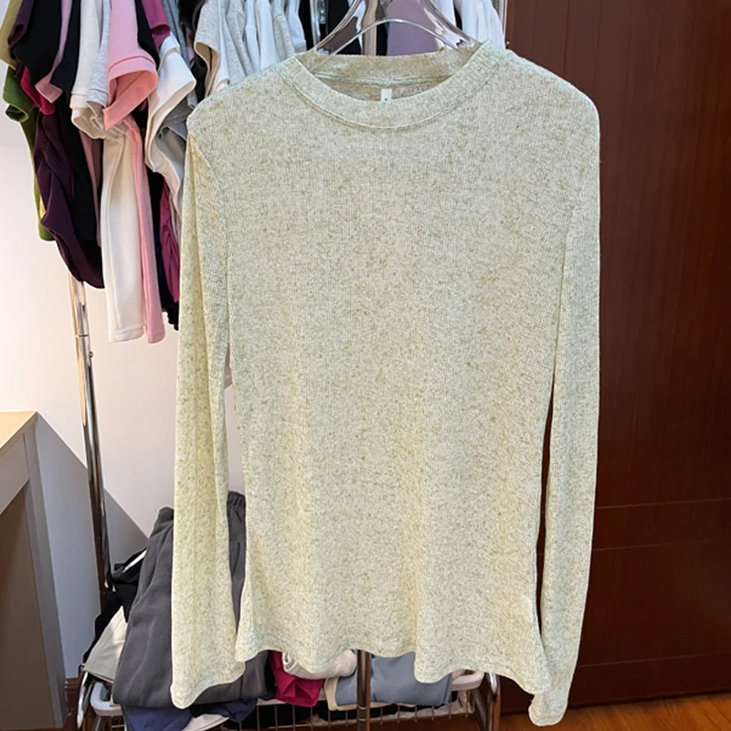 通勤スタイルに悩むあなたへ：Tシャツの下に着る長袖をどう選ぶべきか？