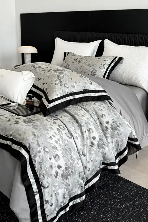 高級感あるシルク調ジャガード四点セット【全棉・シーズン対応・ベッドリネン】（セットアップ対応）