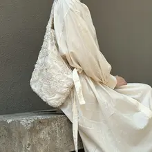 高級感ある不規則な斜め掛けバッグ【刺繍デザイン・女性用】