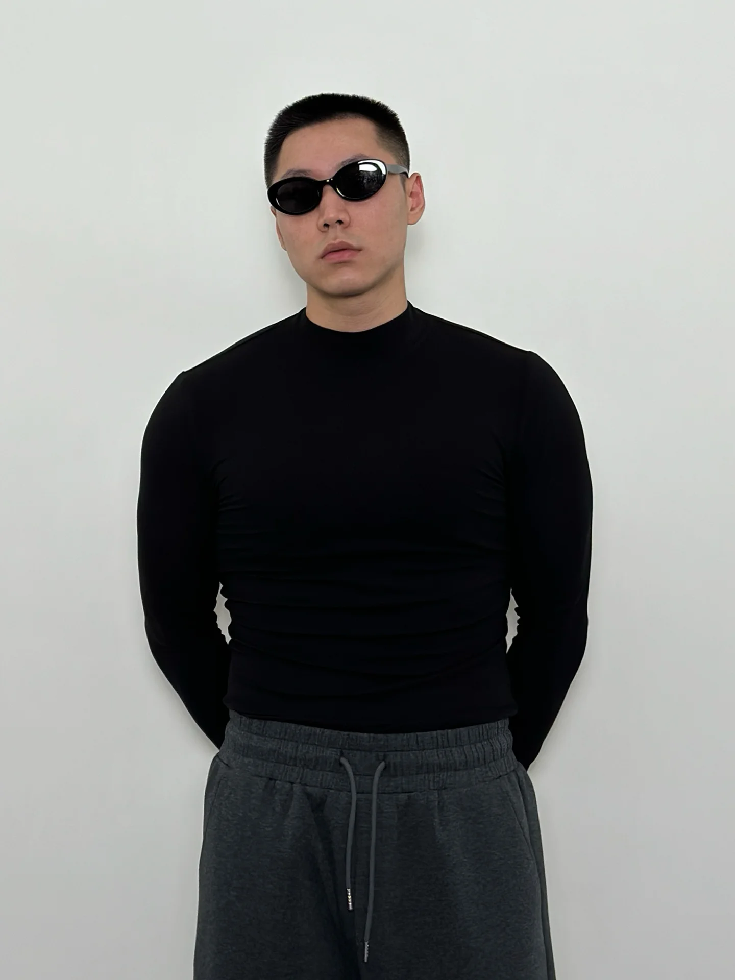プルオーバー 半高ネック ストレッチフィット長袖Tシャツ【シンプルデザイン・メンズ・フィットネス用】