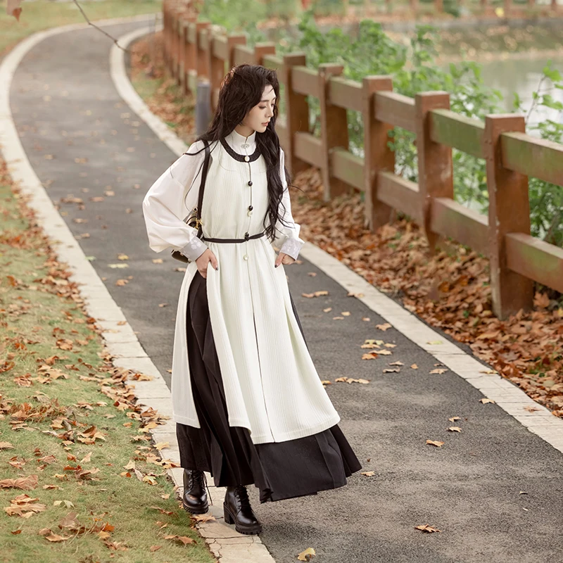 4月20度の春服で失敗しないコーデは？マーメイドスカートと襟付きトップスのセットが答え