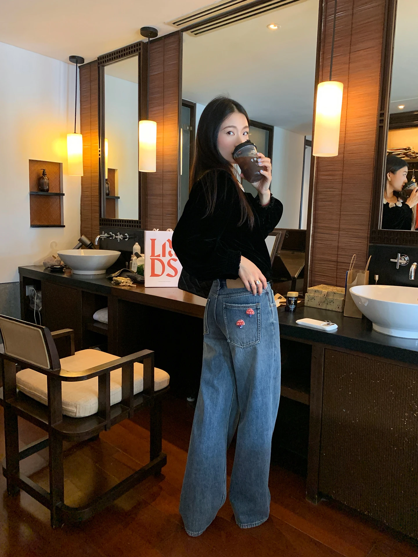 冬のストレートデニムパンツは、どう選ぶべきか？