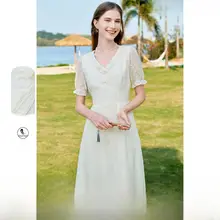 Vネック刺繍入り短袖ワンピース【新中式・盤扣デザイン】