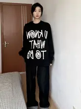 グラフィティ風アルファベットプリント長袖Tシャツ【男女兼用・ゆったりサイズ・コットン】