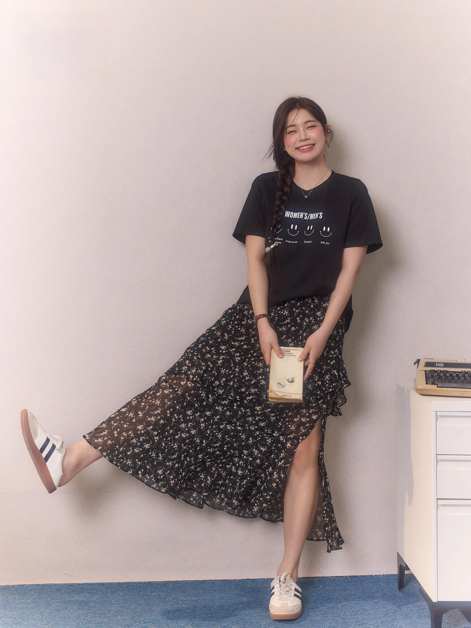 黒のTシャツと花柄ケーキスカートセットアップ：サイズ選びで失敗しない方法