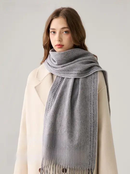 極上の柔らかさの100%ウールのマフラー【秋冬用・シンプルデザイン・ギフトボックス入り】