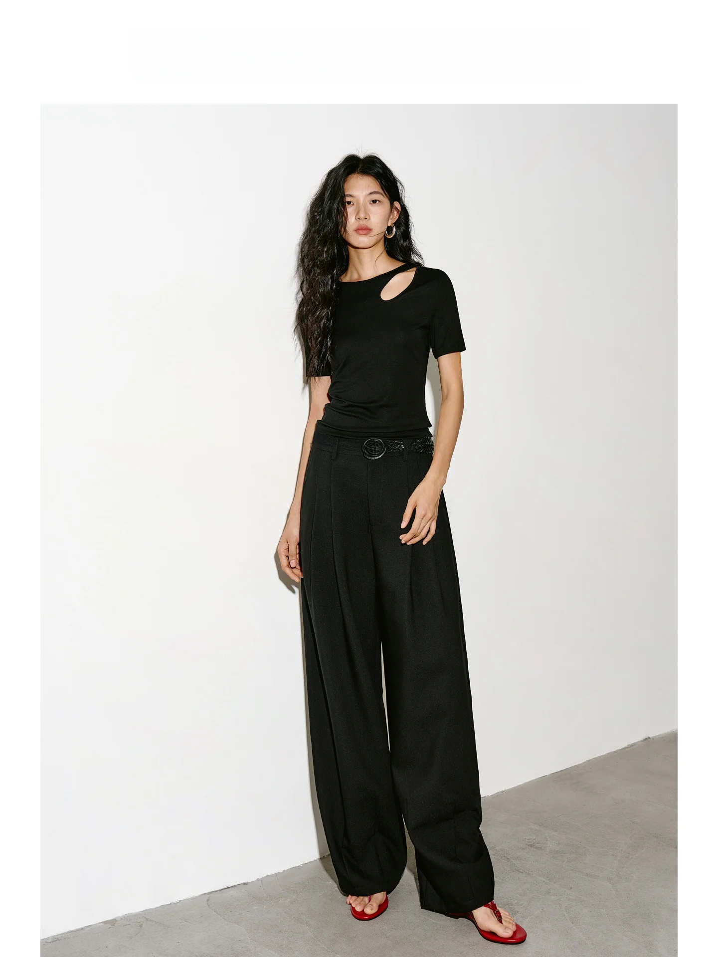 luster plaiting tee はどんなもの？夏の涼感と透かし編みがもたらす、日常の小さな幸せとは？