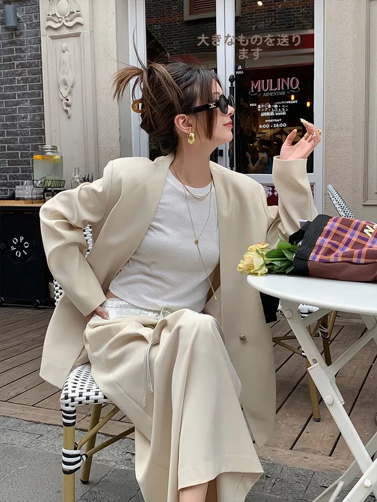 クラシカルスタイルのエレガントなスカート：ベージュのアシンメトリー半身スカートをどう使うか