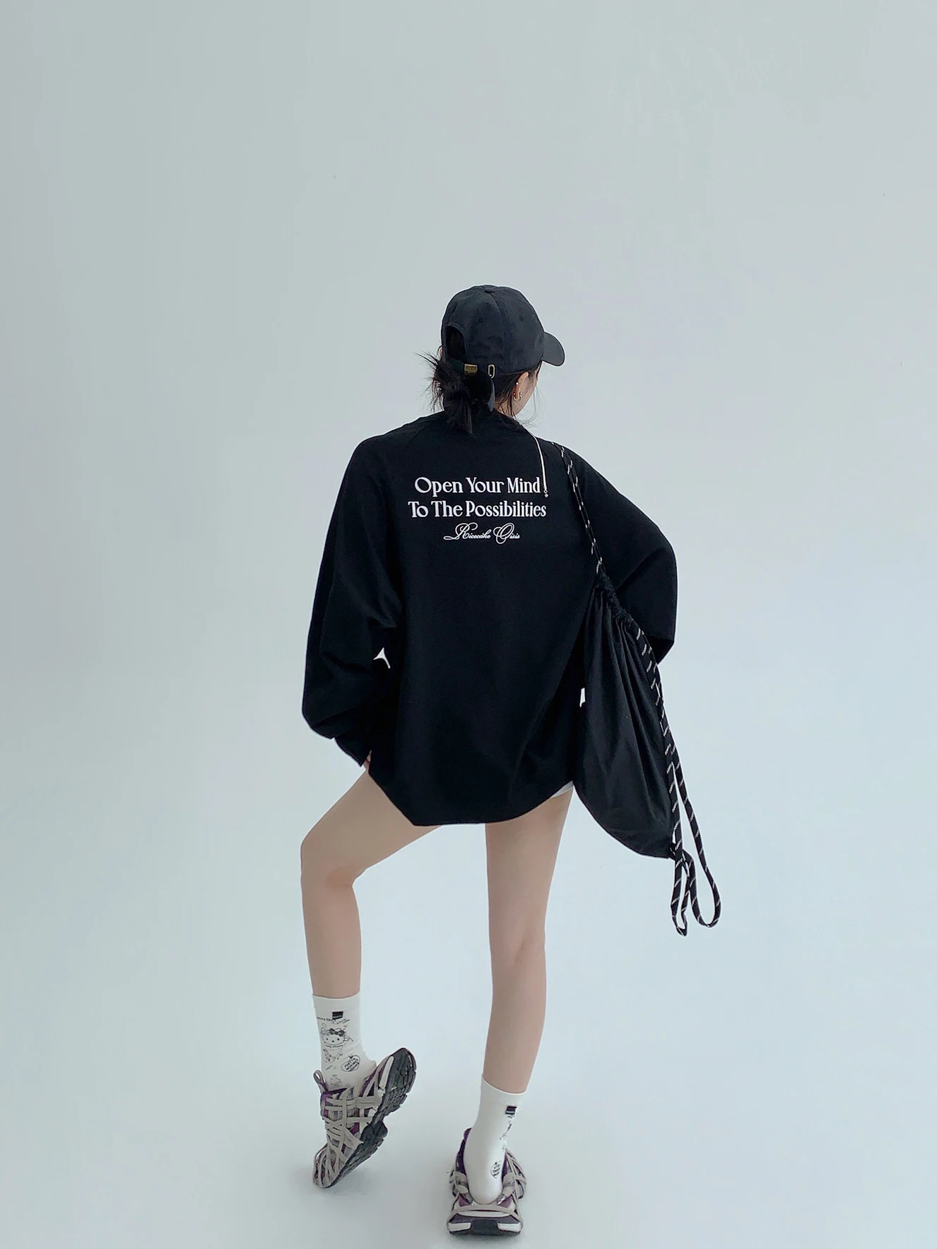オープンカラーシャツ オーバーサイズ：リラックス感とカジュアルスタイルを実現する純棉ロゴプリントTシャツ