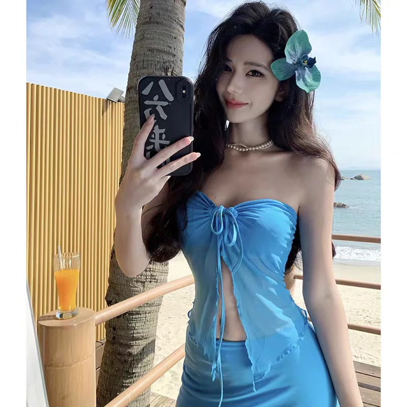 女性用ビキニ【トライアングル・カップ付き・胸元を美しく見せる設計・リゾート用・青色・ロングスカート付き】（セットアップ対応）