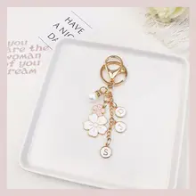 女性用スマホストラップ【桜と桃の花モチーフ・パール吊り下げ・ハンドメイドビーズ・短めデザイン・カギやバッグ用】