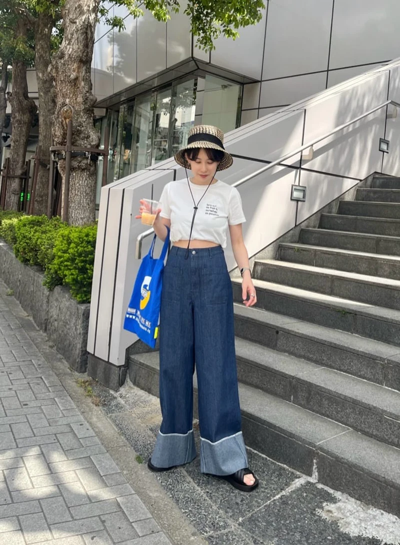 cropped t shirt は夏に着るべきか？それとも、シンプルな直筒型サマートップスが今、注目されている？