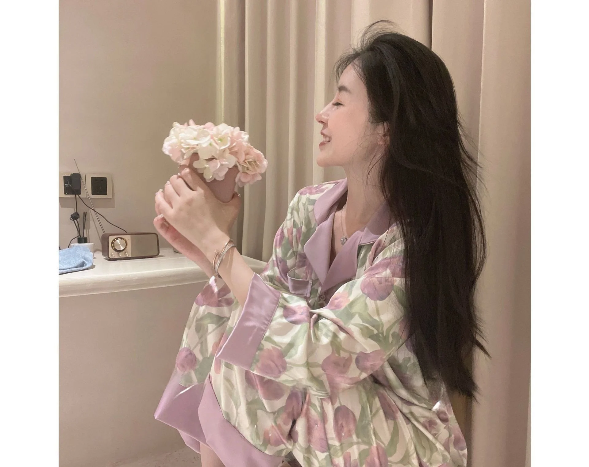シルクサテン パジャマの柔らかさと通気性：春夏向けチューリップ柄ロマンチック長袖セットの実用性解析