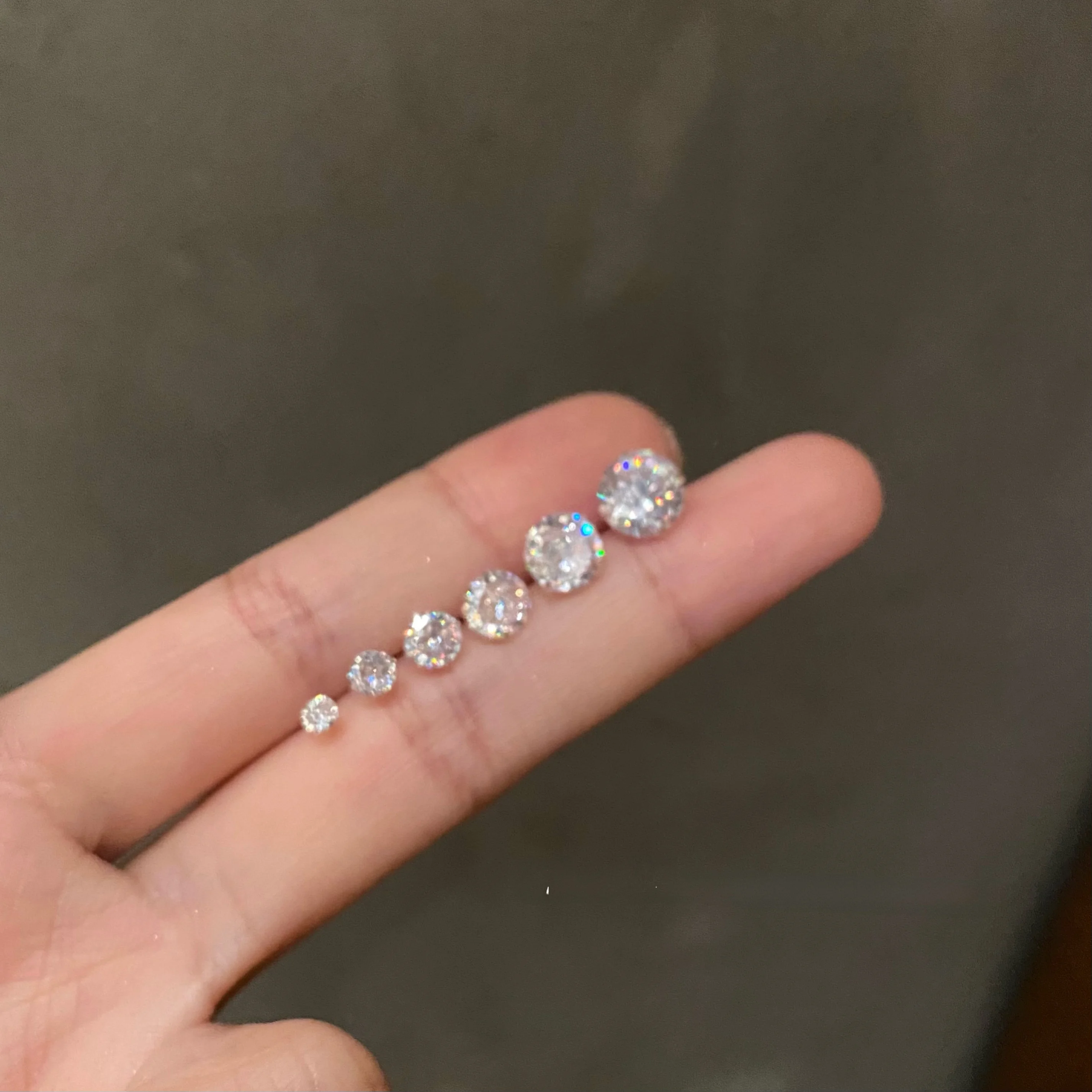 10000円 ピアス おすすめは？50歳の男にぴったりなシンプルなピアスの選び方