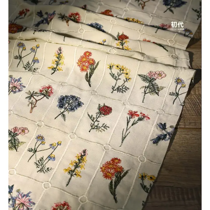 小清新植物刺繍入りチェック生地【田園風・DIY装飾用・スカートや服のデザインに最適】