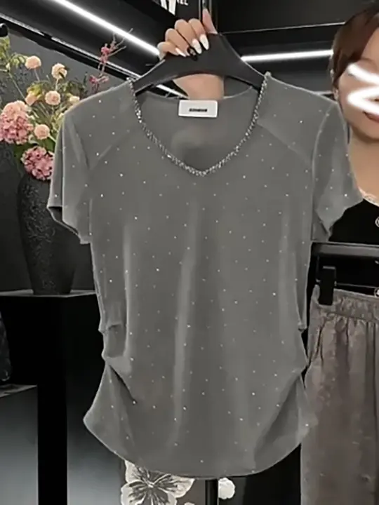大きいサイズのデザイン性あるストリートスタイルTシャツ【Vネック・短袖・ウエストシェイプ】