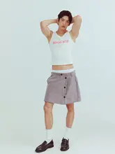 ピンクロゴのショートフィットタンクトップ【ストレッチ・通気性・Y2Kスタイル】