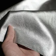 浅い銀色のテクスチャーPUレザー生地【高級感あるひび割れデザイン・コートや衣服のDIY用】