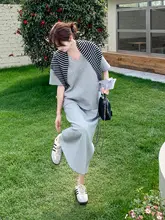 グレーのストライプカシュクールカジュアルスーツ【夏用・Tシャツ・ハイウエストスカート】（セットアップ対応）