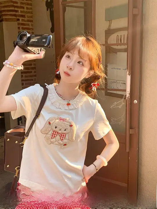 夏用犬刺繍Tシャツ【ショートスリーブ・可愛いデザイン】と赤チェックのスカート（セットアップ対応）