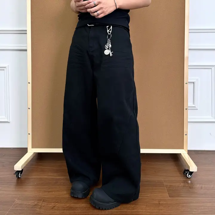 プリーツデザインのブラックワイドデニムパンツ【カジュアル・バギータイプ】（セットアップ対応）