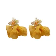 個性的な黄色の花のイヤリング【誇張デザイン・ピアス＆イヤースティック】