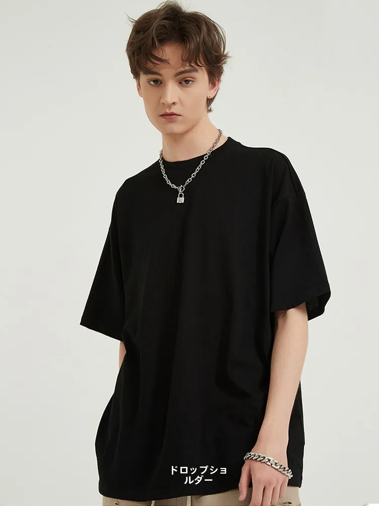 メンズTシャツのMサイズとLサイズ、どちらを選ぶべき？実際の着用感と選び方を徹底解説