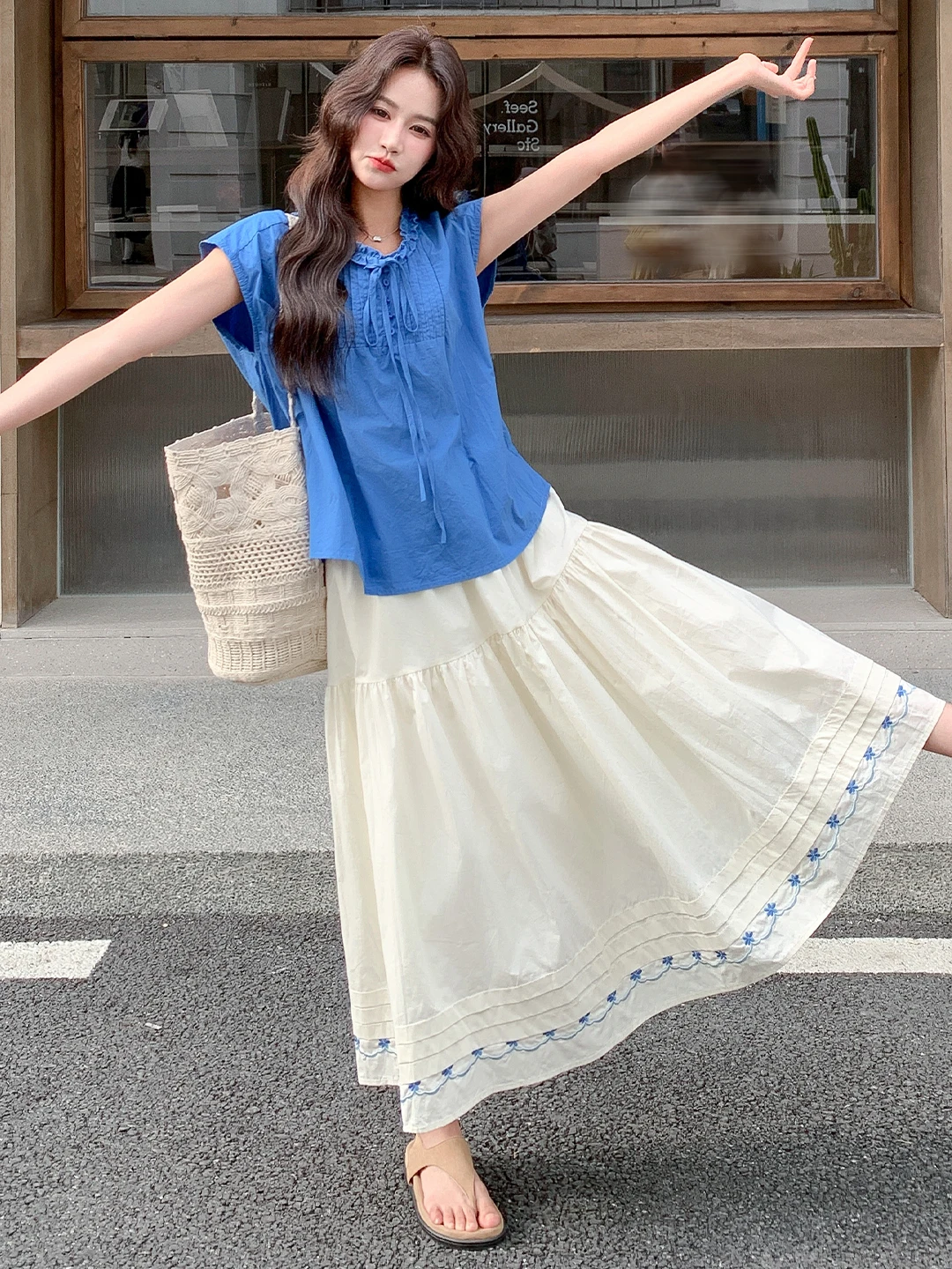 青いセットアップを選ぶべき理由は？文芸風の夏の日常を彩る1つの選択肢