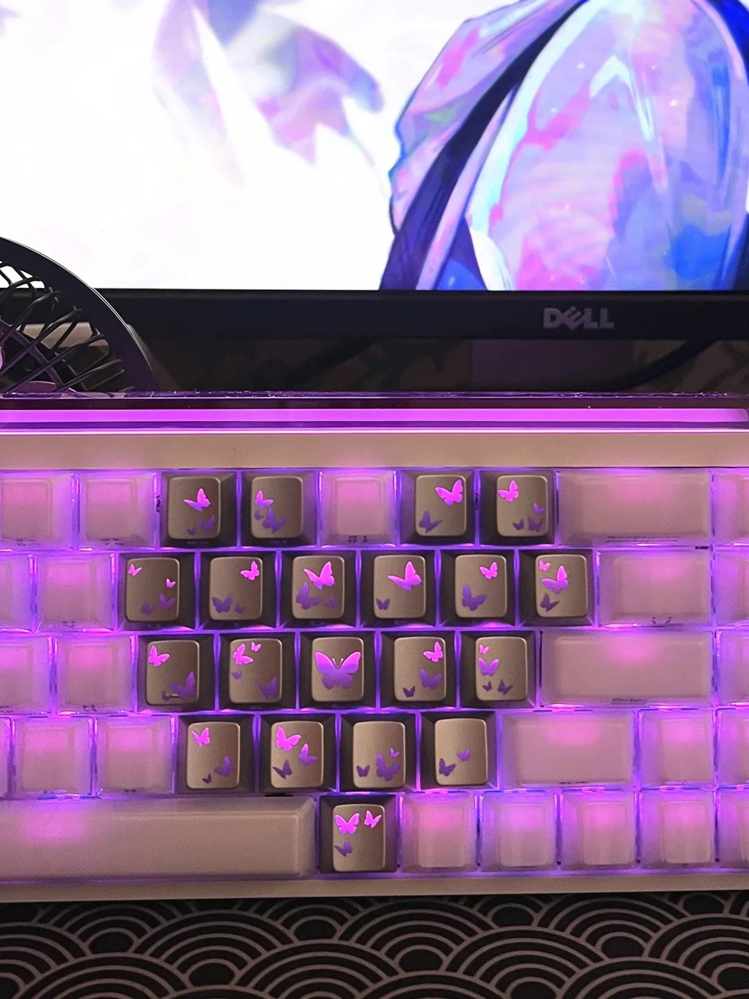 タッチパネルキーボードを選ぶべきタイミングは？ハートデザインのバタフライキーボードキャップが教えてくれたこと