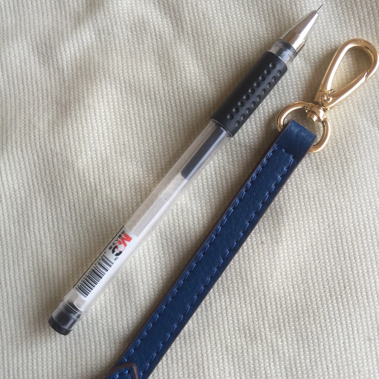ひねり金具 バッグの固定方法：宝石ブルーカラフルショルダーストラップの実用性と適用シーン