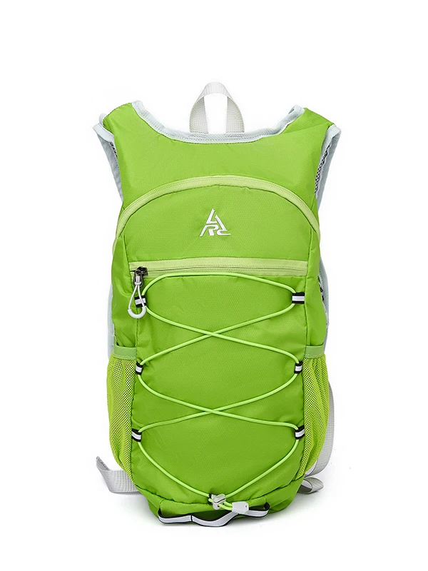 軽量アウトドア登山リュック：女性向けコンパクトモデルの実用性と設計哲学