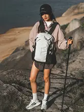 軽量で大容量の防水ナイロン登山リュックサック【アウトドア用・便利なデザイン】