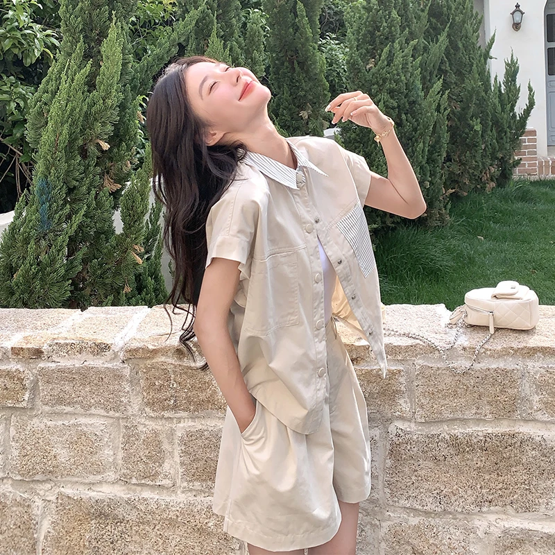 ストライプ切り替えシャツとショートパンツの夏用コーディネート：love おしゃれ に必要な基本セット
