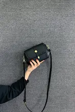 上品な質感のチェーン小型ショルダーバッグ【デザイン性の高い・秋冬用】