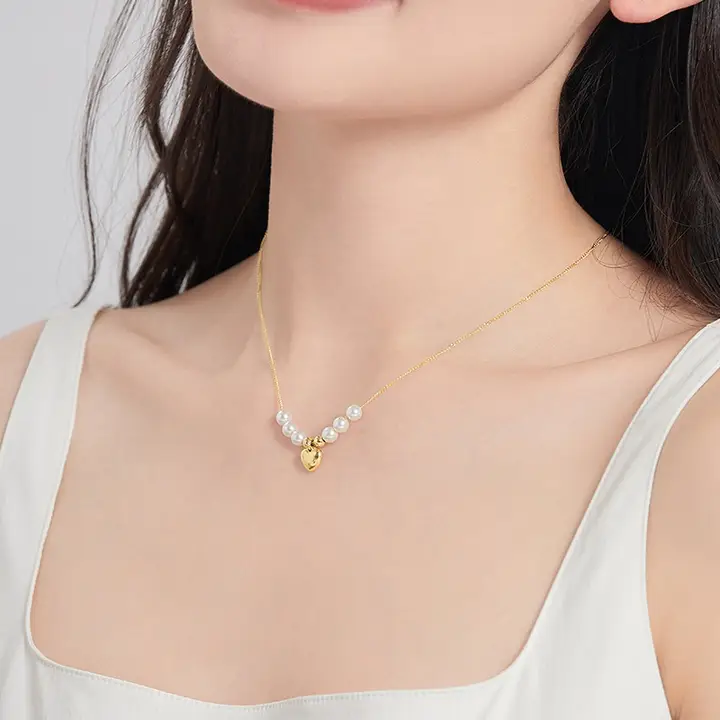 愛らしいデザインのパールネックレス【ハートモチーフ・デコラティブ・女性への誕生日ギフト】