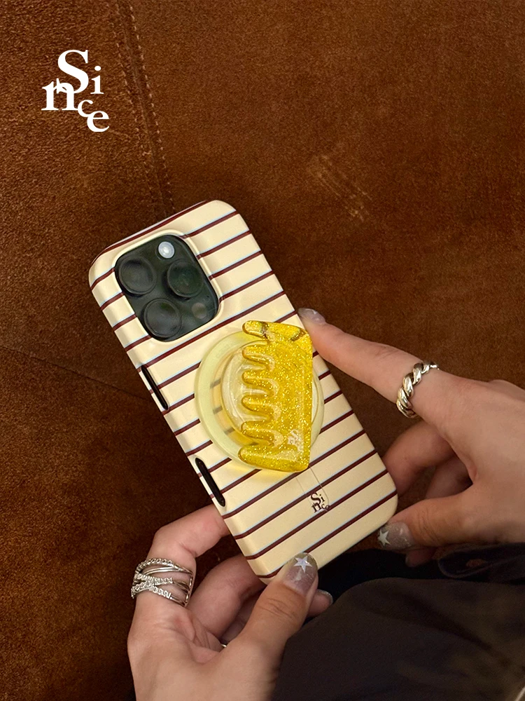 クモの巣形状のスマホホルダー【吸着式・エアクッションスタンド・インスタ風】の実用性と使用シーン