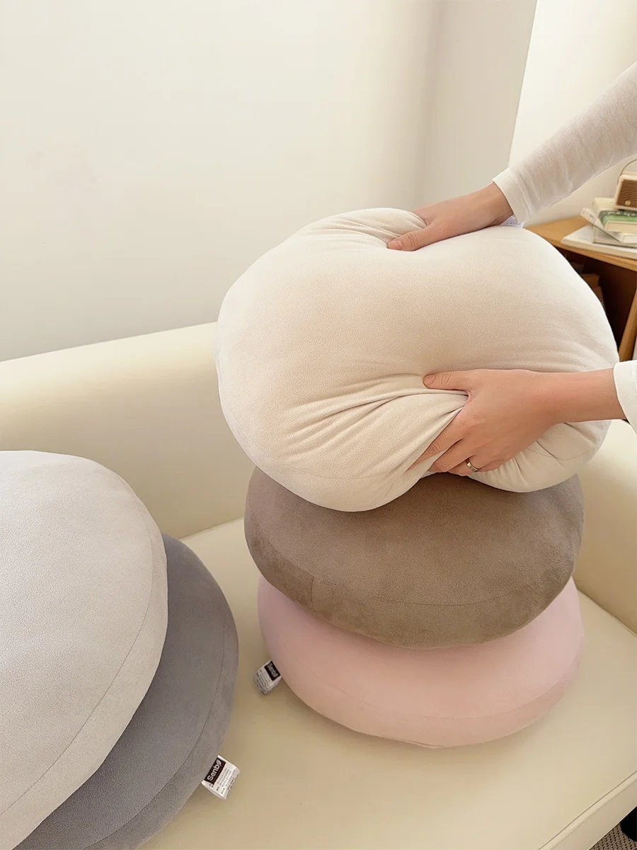 ソファーに置くクッションで本当のくつろぎを実現するには？