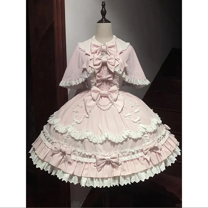 ピンクの可愛いドール風ロリータワンピース【古風なデザイン・ケープ付き】