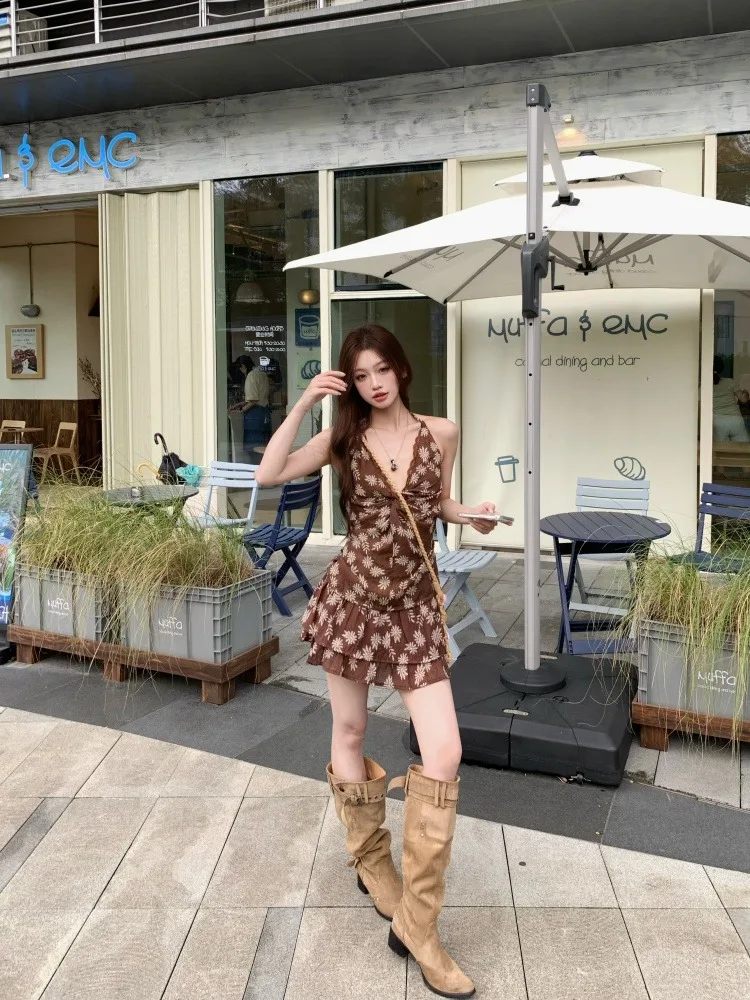 横浜デートでカジュアルに輝く、カフェスタイルのベストアイテムは？