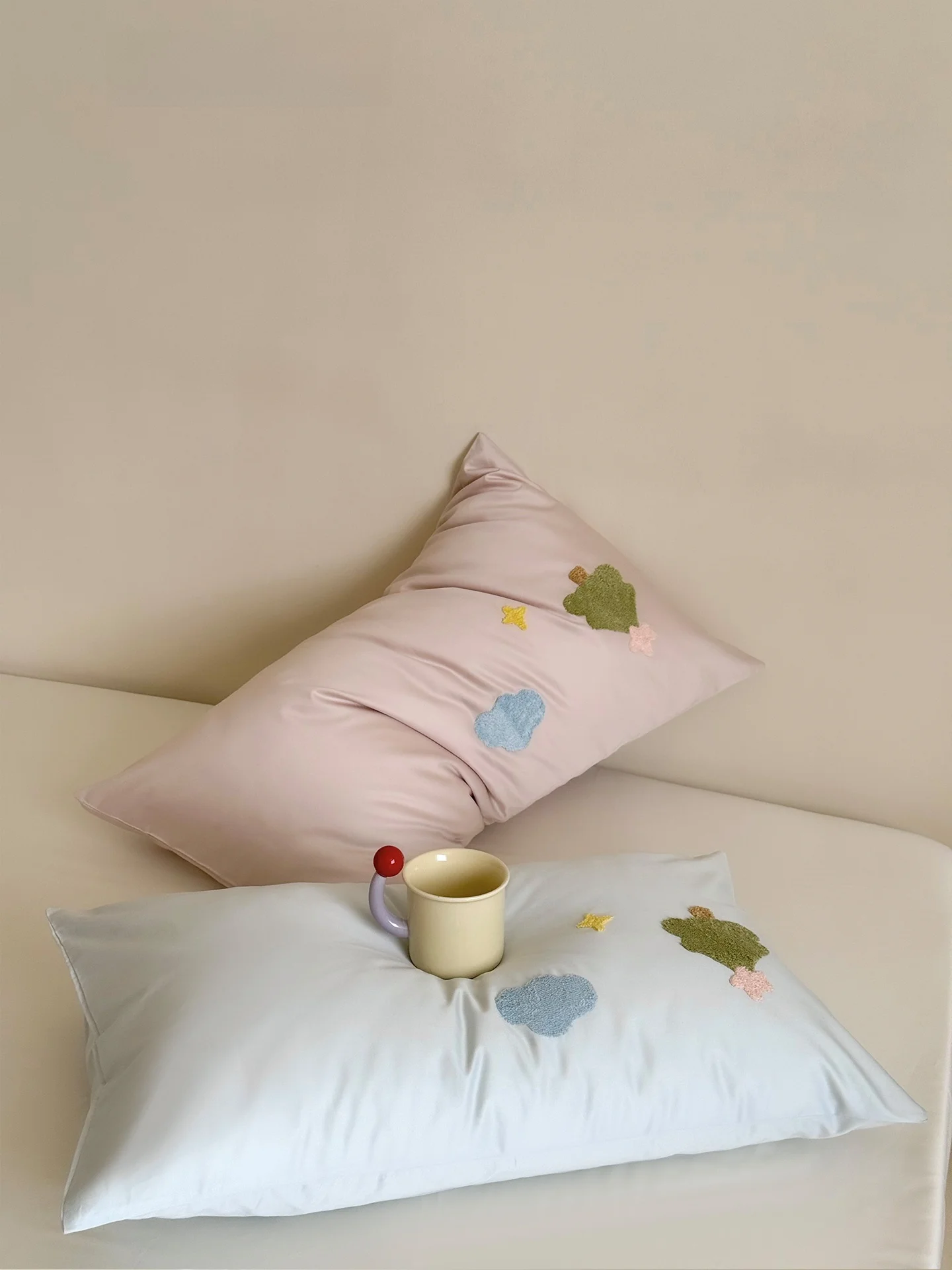 可愛いタオル刺繍の長綿製まくらカバー：洗濯可能で衛生的に使える家庭用カバーの実用性