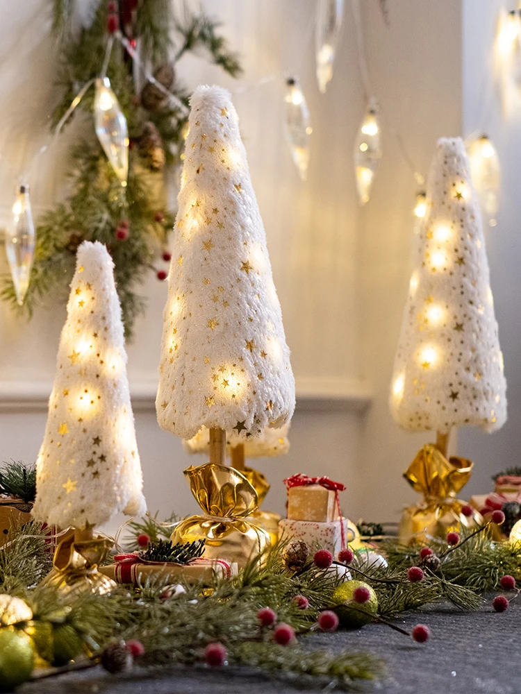保育園の子どもに贈るクリスマスプレゼント、光るツリーが一番？