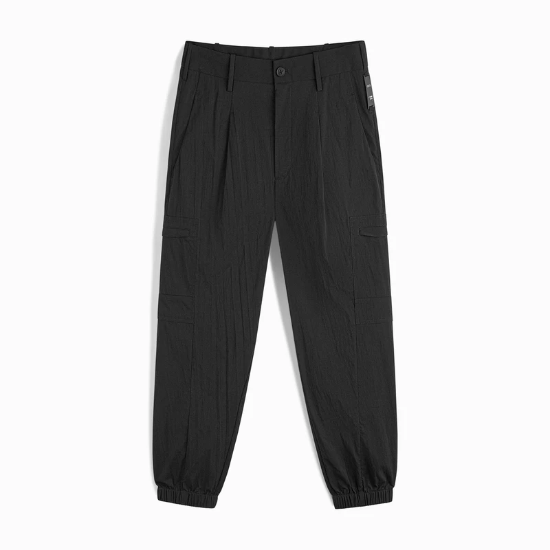 アルパインライトパンツとライクパンツ、どちらが通勤に最適か？