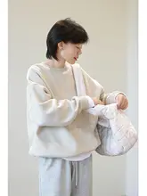 極上の柔らかさのグレーラウンドネックプルオーバー【冬用・フリース仕立て・レディース】