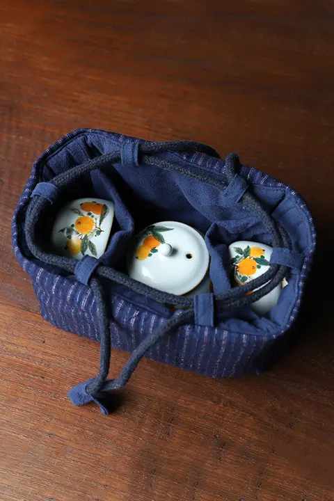 便利な旅行用布袋【コットンリネン製・多目的・ティーポット＆カップ収納】（セットアップ対応）