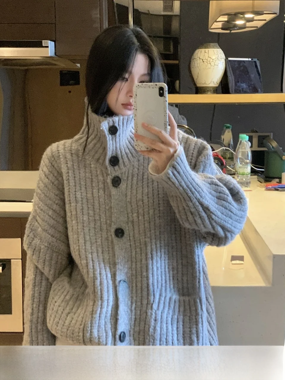 高級感あるグレーのツイード風ハイネックカーディガン：サイズ感とフィット感の実測評価