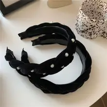 ブラックサテンパール付きツイストヘアバンド【秋冬用・高級感・フリーサイズ】
