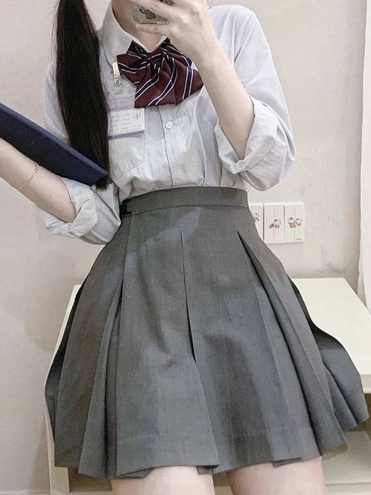 中学生女子が夏に選ぶべきスカートは？グレーのJK制服プリーツスカートがなぜ人気なのか